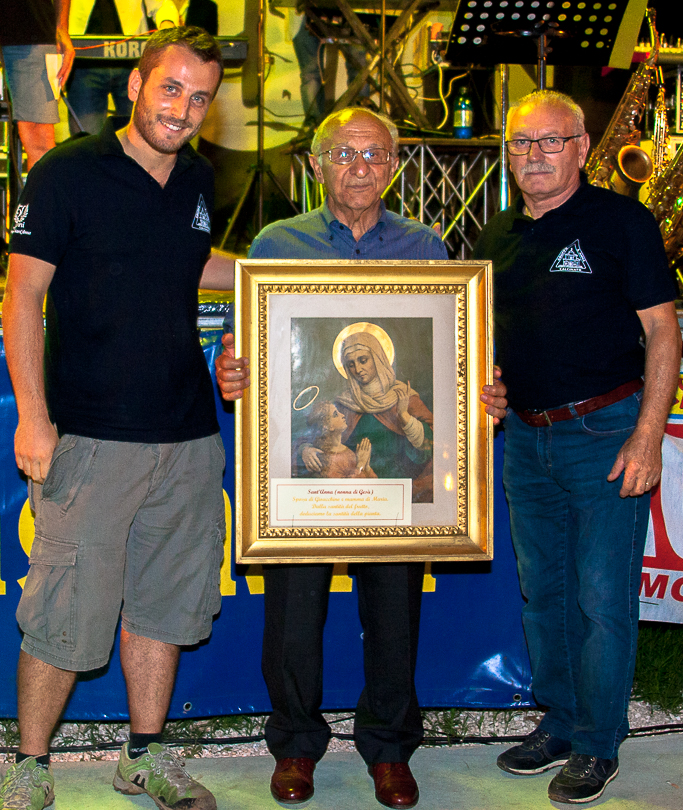 https://www.breakmagazinenews.it/wp-content/uploads/2014/07/0001-2014-07-27-SAGRA-SANT-ANNA-PREMIAZIONE-SPONSOR-LOTTERIA.jpg