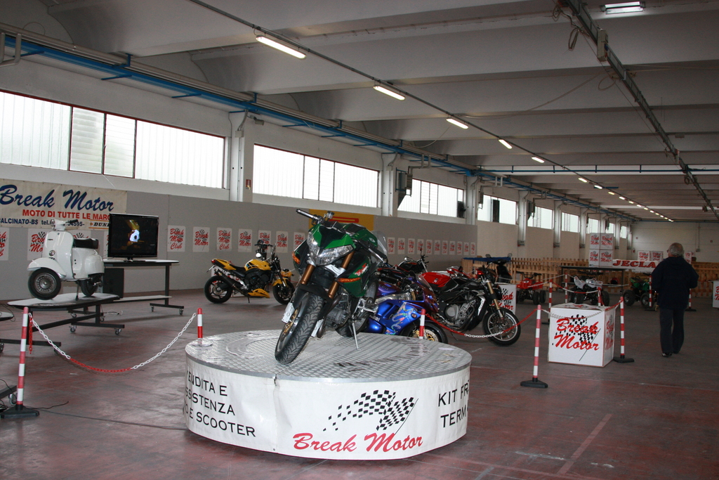 VENDO PEDANA GIREVOLE MOTO  € 600.00