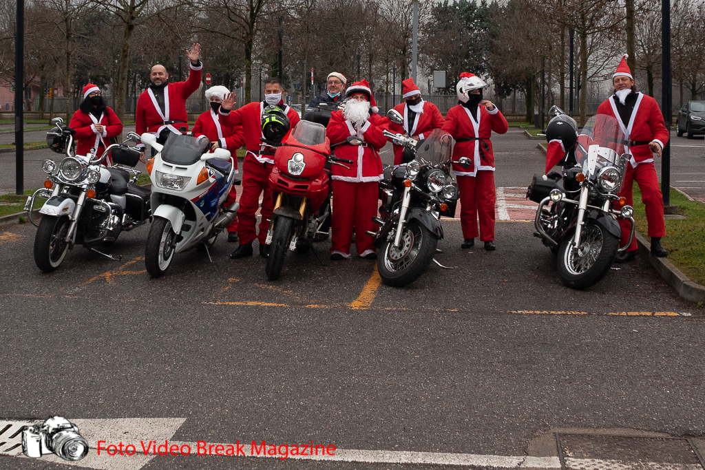 2020-12-25-Volontariato ASD Break Mc Babbo Natale in Moto Nei Piazzali di Spedali Civili e Poliambulanza