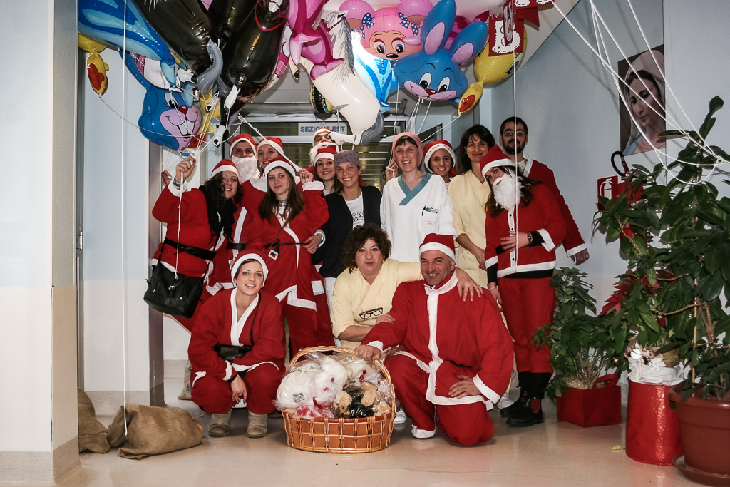 2013-12-25 Album Foto Babbo Natale Nei Reparti Pediatrici Di Spedali Civili e Fondazione Poliambulanza
